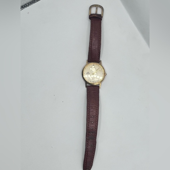 Vintage Disney Mickey Mouse Gold Toned Lorus Watch with Leather Strap - Picture 2 of 6
